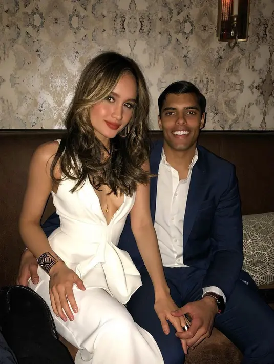 "Congrats Queen! Longlast! Happy for you 💔 Setelah Raisa Hari Patah Hati Nasional, kini akan ada Hari Patah Hati International. Kini, stok wanita cantik berkurang." tulis rahmat_kiehl yang membagikan dua foto Cinta. (Instagram/soyfrankgarcia)