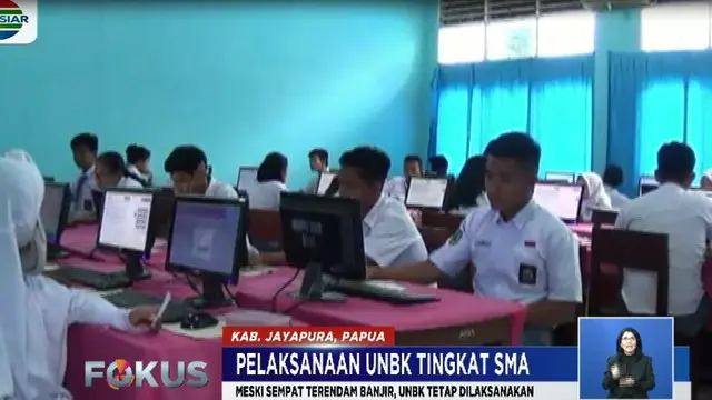 Di Sentani, Papua, meski gedung sekolah sempat tersendam banjir bandang beberapa waktu lalu, namun hari ini pelaksaan UNBK bisa diadakan.