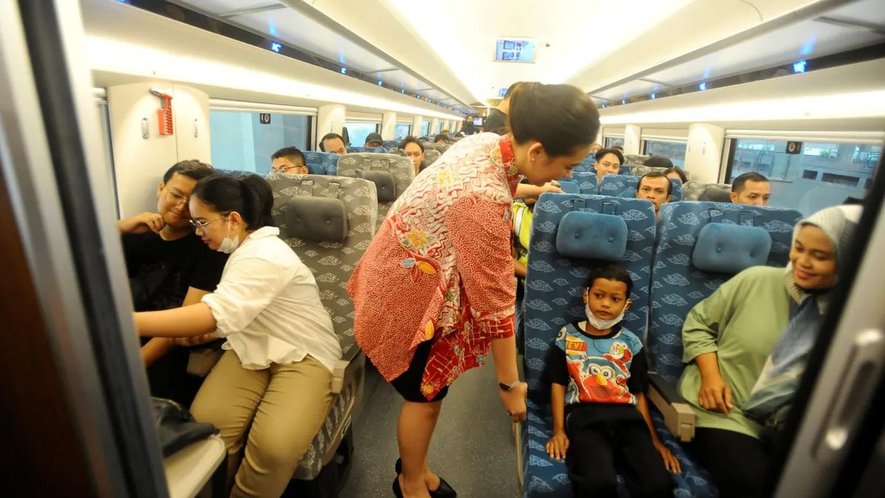 Sebelumnya, Presiden Jokowi pada 13 September 2023 telah melakukan uji coba kereta cepat Jakarta-Bandung.