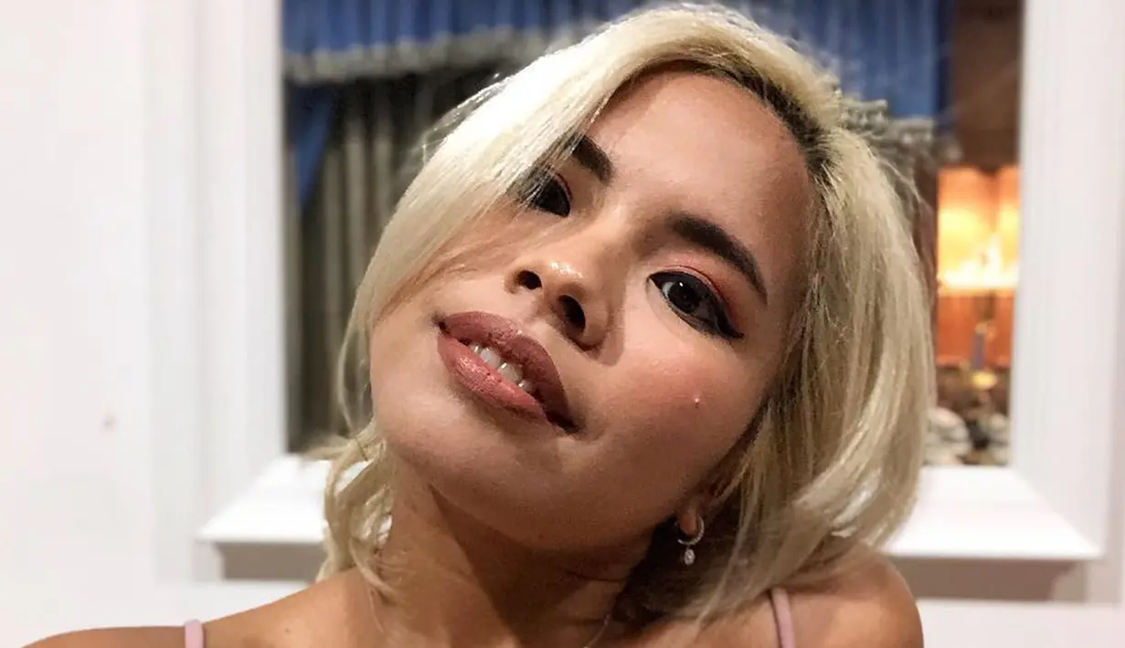 Setelah lulus dari Harvard Law School di Amerika, Felicia Kemudian melanjutkan pendidikan hukum di Queen Mary Law School, London, Inggris. (Liputan6.com/IG/feliciahutapeaaa)