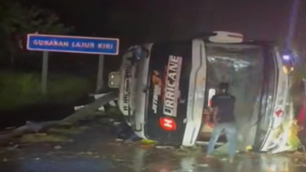 Viral Bus PO Haryanto Terguling di Jalan Tol Batang Jateng, 3 Penumpang Tewas Luka Berat di Kepala dan Dada