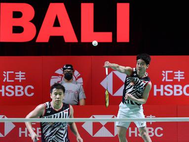 Kevin Sanjaya/Marcus Gideon lolos ke final BWF World Tour Finals 2021 usai kalahkan Lee Yang/Wang Chi Lin 18-21, 23-21 21-17 di Bali International Convention Center, Sabtu (4/12/2021). (Dok. PBSI)