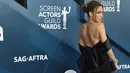 Aktris dan penyanyi Jennifer Lopez menghadiri ajang SAG Awards 2020 ke-26 di Shrine Auditorium Los Angeles, Minggu (19/1/2020). JLo dinominasikan untuk kategori Outstanding Performance by a Female Actor in a Supporting Role untuk perannya dalam drama Hustlers. (Jordan Strauss/Invision/AP)