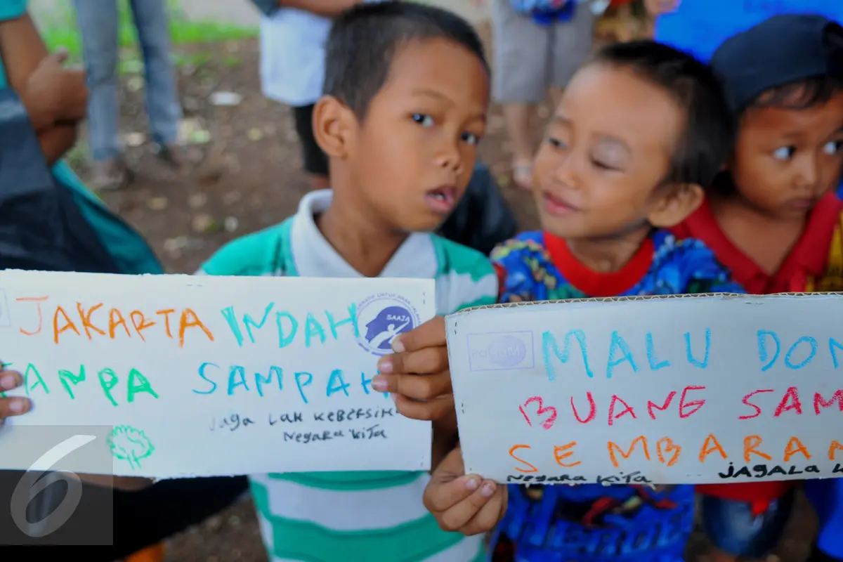 Sejumlah Anak Jalanan Gelar Aksi Bersih-bersih Sampah Peringati HPSN 2016