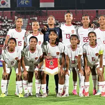 Foto tim starting XI Timnas putri Indonesia U-17 jelang menghadapi Korea Selatan U-17 pada laga Grup A Piala Asia putri U-17 2024 di Stadion Kapten I Wayan Dipta, Gianyar, Bali, Kamis (9/5/2024). (Dok. AFC)