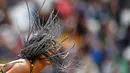 Rambut atlet Belgia, Nafissatou Thiam yang unik saat mengikuti cabang lempat lembing pada kejuaraan IAAF World Championships 2017 di London Stadium (6/8//2017). (AFP/Andrej Isakovic)