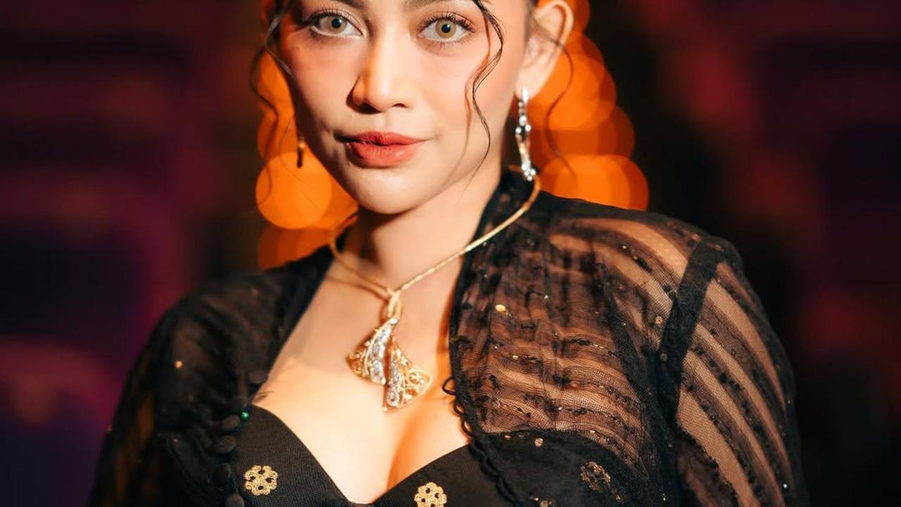 Potret Cantik Rachel Venya Pakai Kebaya Hitam Transparan di Gala Premiere Film 'HUTANG NYAWA'