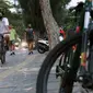 Warga berolahraga sepeda santai di trotoar yang dilengkapi jalur sepeda di kawasan Danau Sunter, Jakarta, Selasa (23/6/2020). Di masa pandemi COVID-19, berolahraga sepeda mulai digemari dan menjadi tren masyarakat beberapa kota besar di Indonesia. (Liputan6.com/Helmi Fithriansyah)