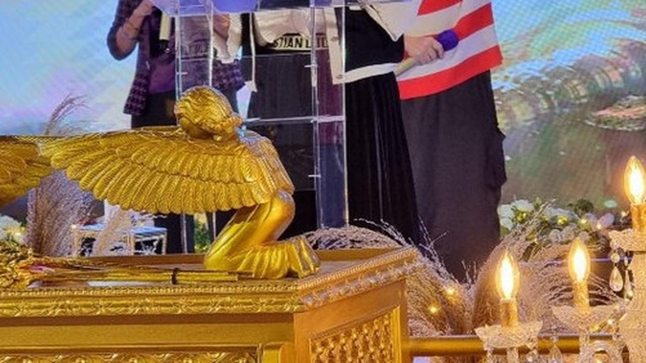 Potret Tamara Geraldine dan Suami Resmi Jadi Pastor, Anak Turut Bangga