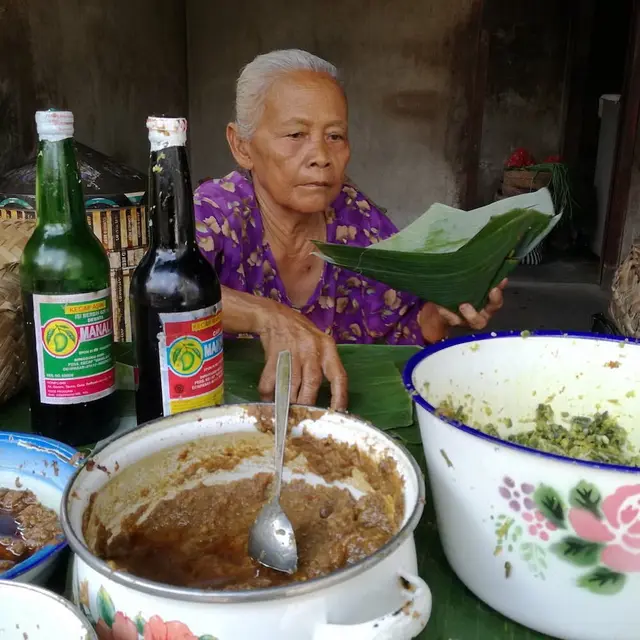 Rekomendasi Tempat Makan Halal di Pasar Sukawati Bali, Nasi Tahu Ni Sarti Sukawati.