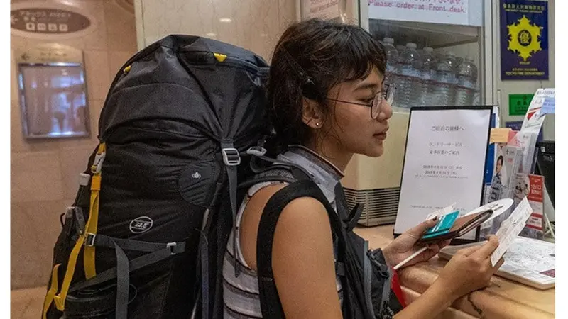 Solo Backpacker, Ini 6 Potret Gaya Liburan Adinda Thomas di Jepang