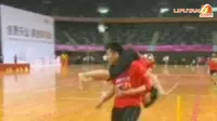 [VIDEO] Lomba Gendong Istri Berhadiah Rumah Mewah