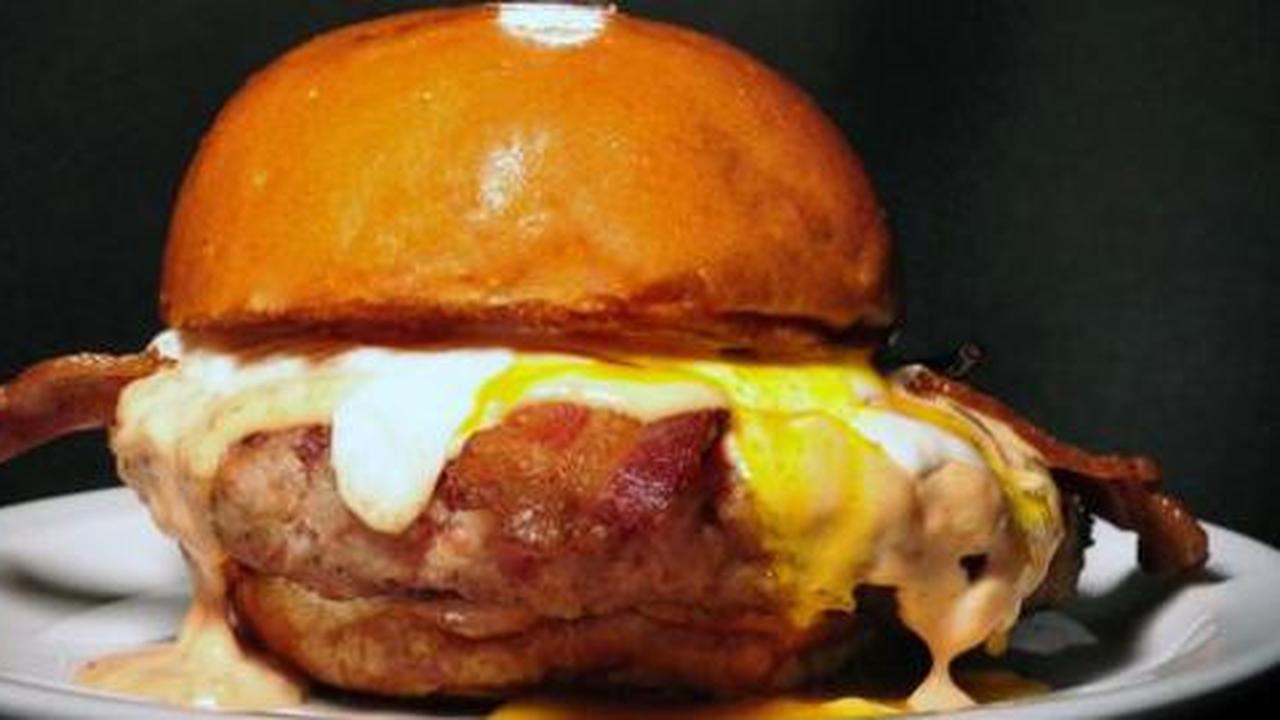 Burger ini seratus persen terbuat dari bacon