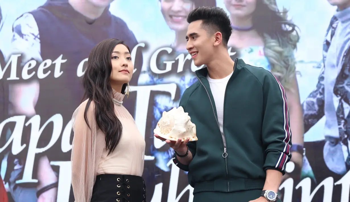 "Dia banyak yang deketin, pasti tantangan buat aku jagain dia," ucap Verrel Bramasta di kawasan Bogor, Jawa Barat, Sabtu (10/3/2018). (Nurwahyunan/Bintang.com)