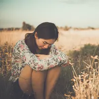 Ilustrasi perempuan sedih/copyrightshutterstock/kittirat roekburi