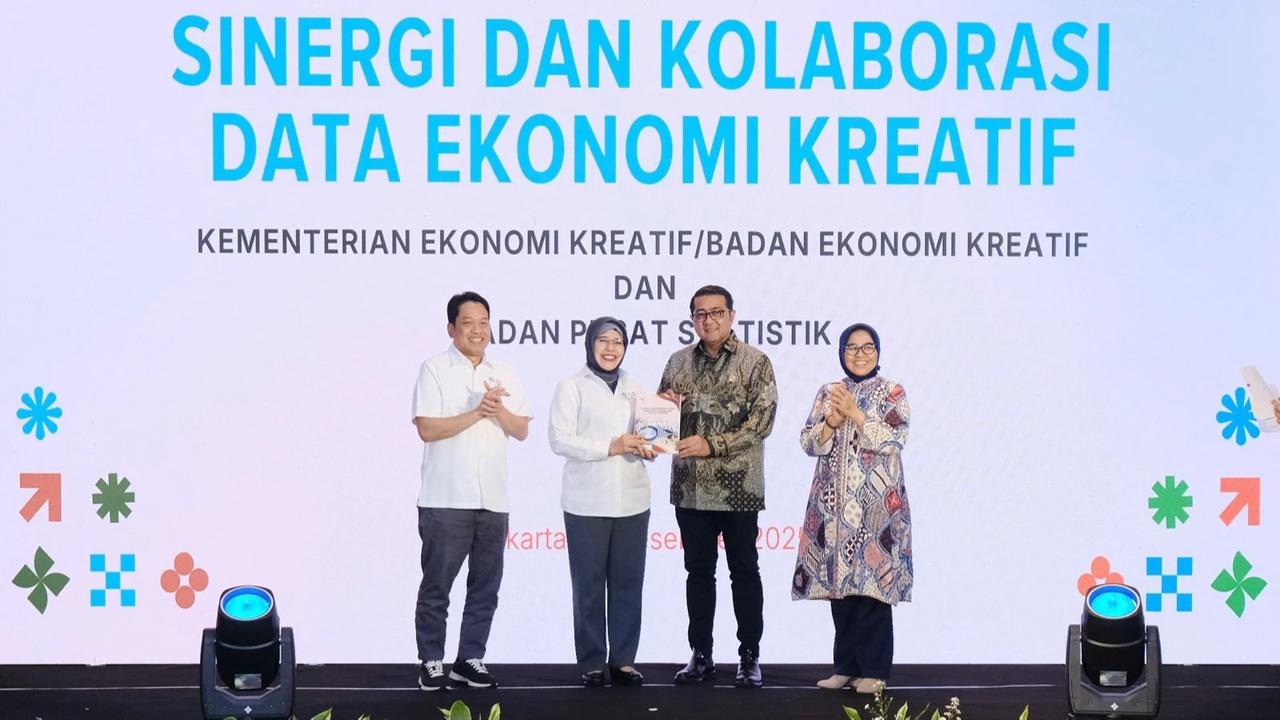 Kementerian Ekonomi Kreatif/Badan Ekonomi Kreatif menerima laporan statistik ekonomi kreatif dari Badan Pusat Statistik