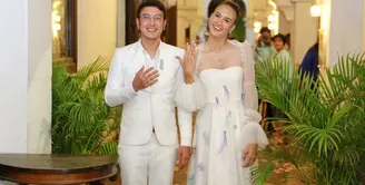 Nadine Chandrawinata akhirnya melabuhkan hatinya pada Dimas Anggara. Mereka menikah di Bhutan pada 5 Mei 2018 lalu dan menggelar resepsi di Lombok dan Jakarta. (Adrian Putra/Bintang.com)