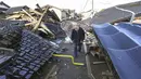 Gempa bumi dahsyat pada awal pekan ini menghancurkan rumah-rumah dan menyebabkan sedikitnya 78 orang tewas serta 51 lainnya hilang.  (Kyodo News via AP)