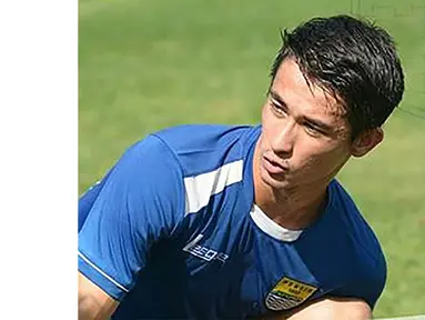 Pesepak bola muda Indonesia, Gavin Kwan Adsit, tampak berlatih bersama Persib Bandung. (Instagram)