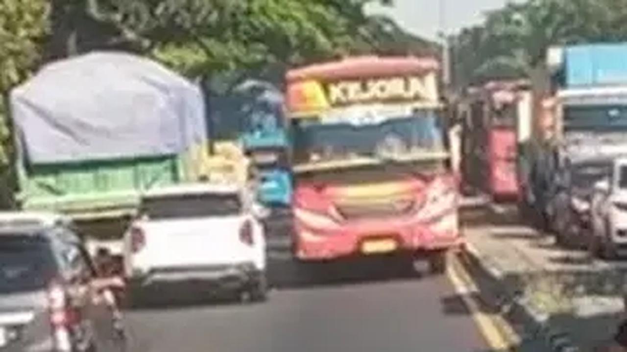 Catat! Sandi Bus Malam dengan Lampu Sein, Jangan Asal Menyalip