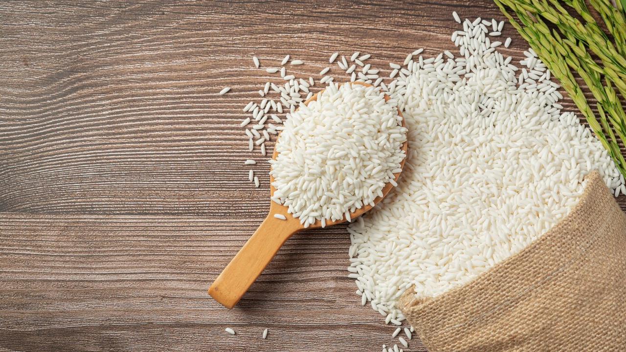 5 Cara Atasi Bau Apek pada Beras agar Tetap Nikmat Saat Dimakan - Cover