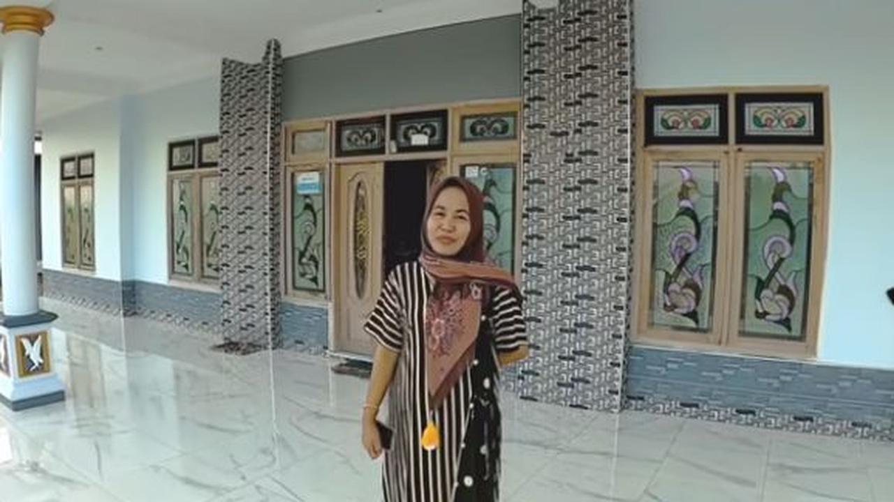 "Berapa lama di Malaysia?" tanya sang pengunggah.