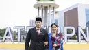 Kebaya floral berpadu dengan kain batik bernuansa etnik tampilkan gaya yang begitu klasik dengan kesan elegan yang tak terbantahkan. [Foto: Instagram/ Annisa Yudhoyono]