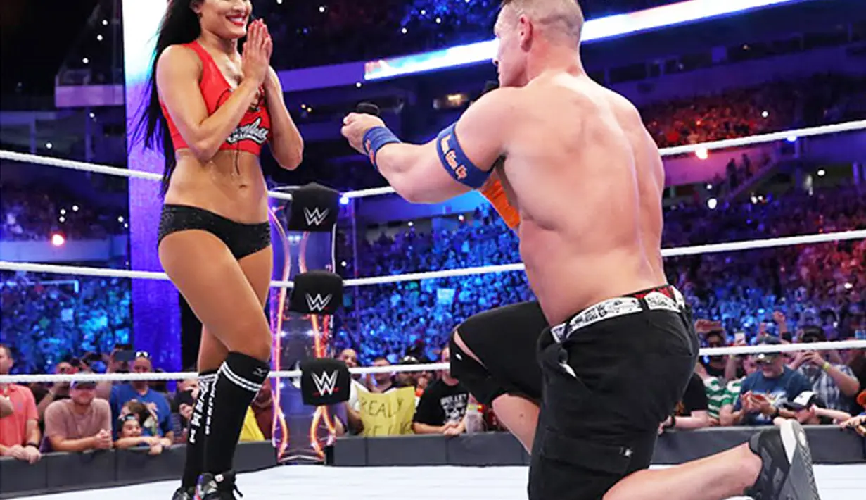 Meskipun telah melamar Nikki Bella di atas panggung gulatnya, namun belum diketahui lebih lanjut perihal waktu dan tempat akan dilangsungkannya acara pernikahan mereka. (doc.hollywoodlife.com)