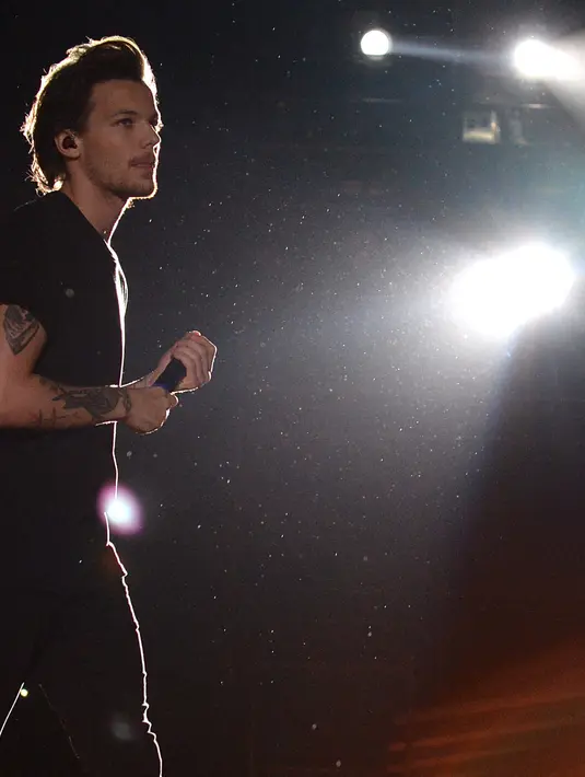Louis Tomlinson tidak khawatir mengenai keuangan untuk merawat calon bayinya meski One Direction akan vakum beberapa waktu ke depan. (Bintang/EPA)