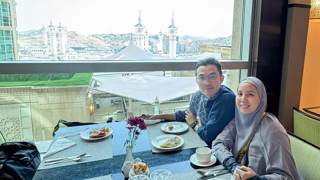 Inspirasi Outfit Artis Perempuan Indonesia Jalani Ibadah Haji 2025, Anggun dan Syar’i