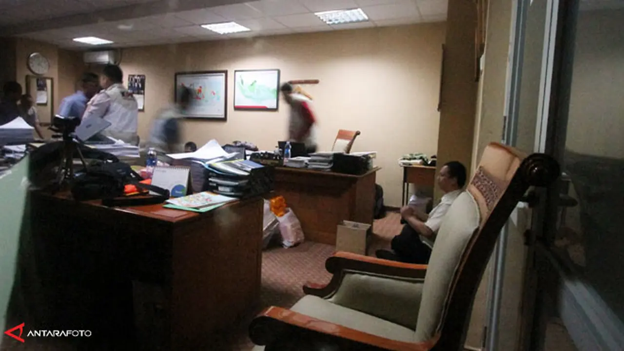 penyidik-kpk-betah-140117a.jpg