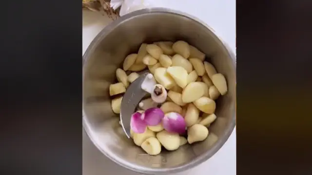 Tingkatkan Cita Rasa Makanan, Begini Trik Mudah Bikin Minyak Bawang Putih Anti Pahit