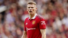 Scott McTominay menjadi salah satu pemain yang tampil melempem saat menghadapi Brighton & Hove Albion. Pemain bernomor punggung 39 itu kalah bersaing di lini tengah sehingga gagal memutus serangan yang dilancarkan tim berjuluk The Seagulls. (AP/Dave Thompson)