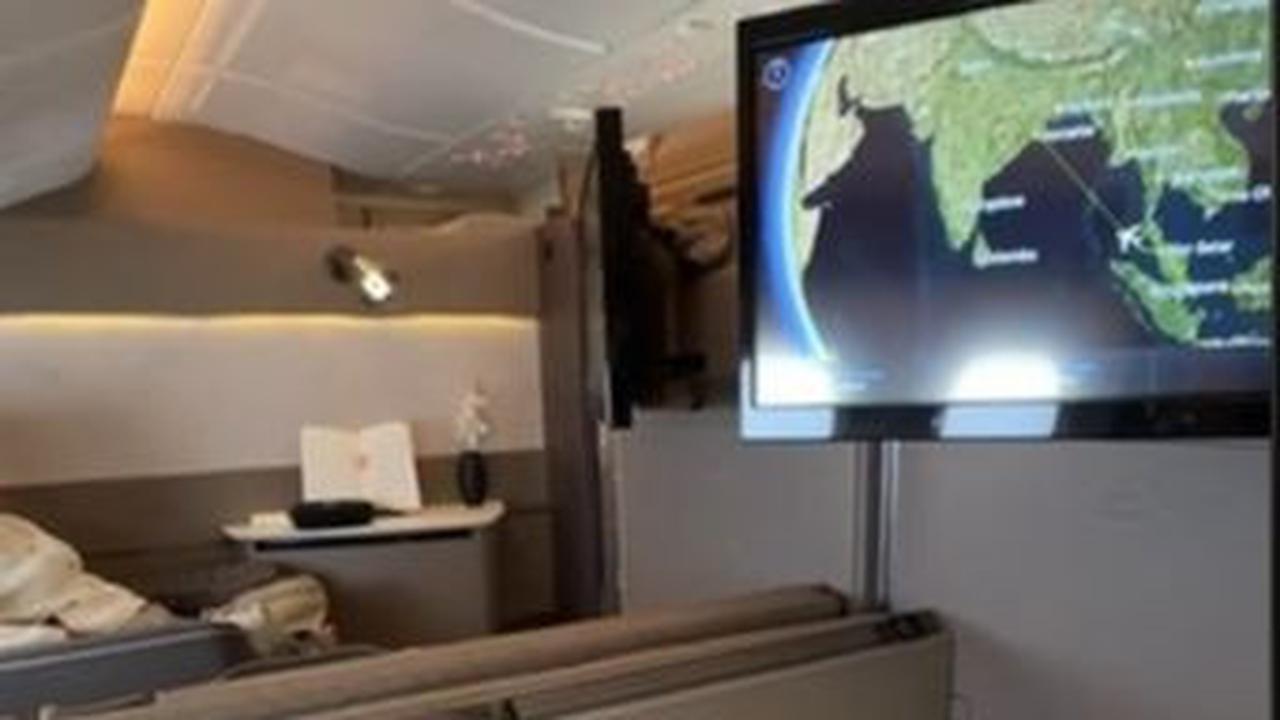 Suite class sendiri berada satu tingkat lebih tinggi dari business class.