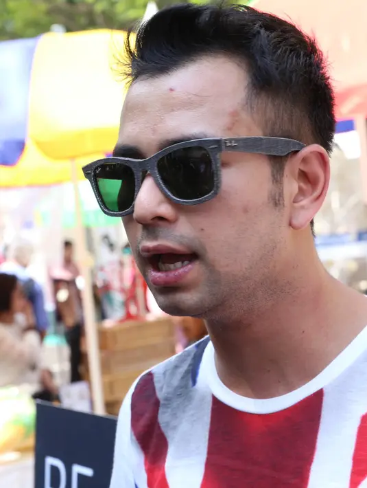 'Tergantung lihatnya dari mana (soal popularitas)., balik lagi ke produknya., malu juga kalau nggak enak,' kata Raffi Ahmad di Park Inc. Gandaria City, Jakarta Selatan, Jumat (27/8).(Galih W. Satria/Bintang.com) 
