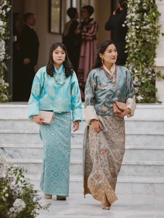 Ratu Bhutan Jetsun hadir bersama iparnya, Putri Euphelma mengenakan busana tradisional khas Bhutan. [Foto: Instagram].