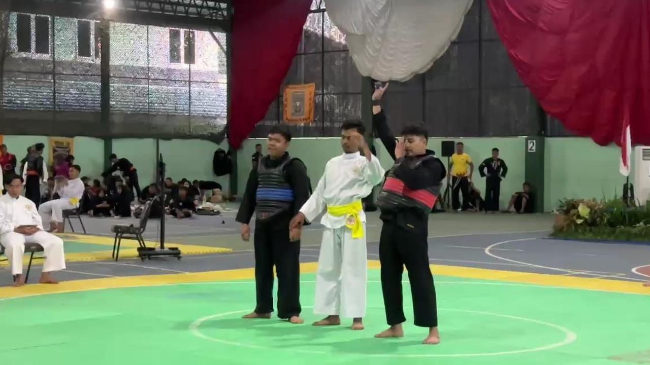 VIDEO: Personel Polres Lamongan Bripda Sholeh Maulana Raih Emas di Pencak Silat Pangdivif 2 Cup 2025