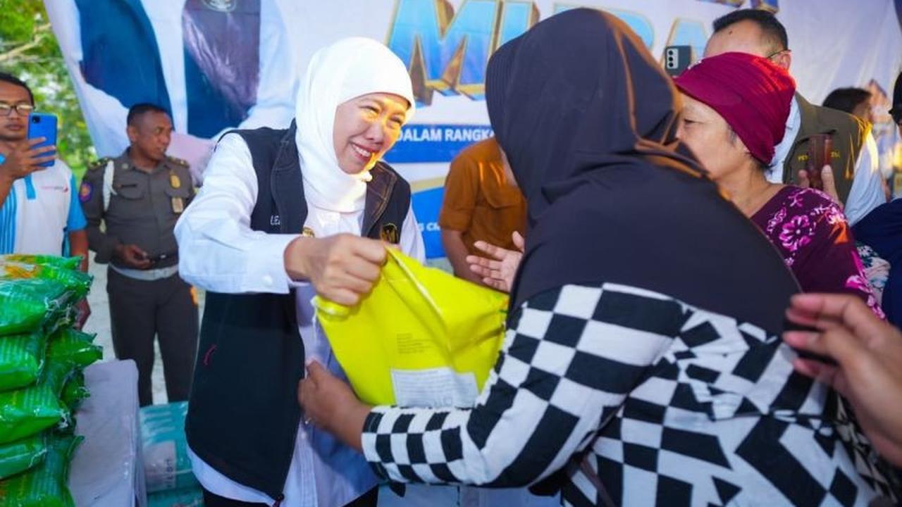 Gubernur Khofifah Pastikan Stok Bahan Pokok Aman dan Harga Terjangkau di Ngawi Melalui Pasar Murah
