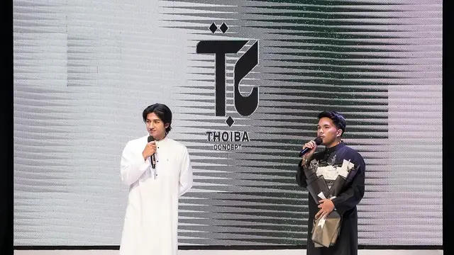 Potret Thariq Halilintar dan Harris Vriza melenggang di catwalk mengenakan busana muslim (Sumber: Instagram/@thariqhalilintar)