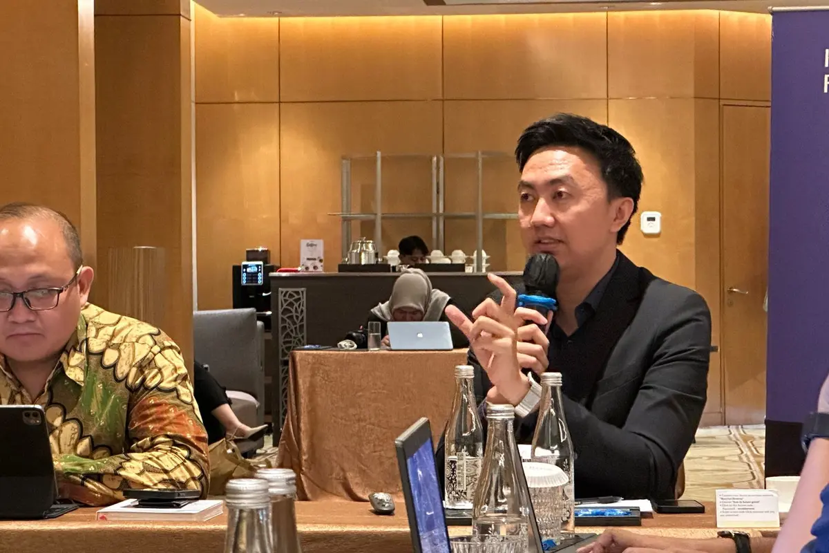 Head of New Business Department Hyundai Motor Asia Pasific Hendry Pratama dalam paparan kepada media peserta Indonesia-Korea Journalist Network 2024 (IKJN) di Jakarta, Kamis (10/10/2024). (Liputan6.com/Benedikta Miranti)