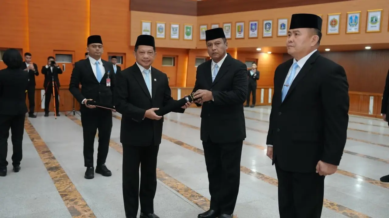 Mendagri Muhammad Tito Karnavian melantik sejumlah Pejabat Pimpinan Tinggi Madya (Eselon I), staf khusus, dan pejabat struktural akademik di lingkungan Kemendagri.