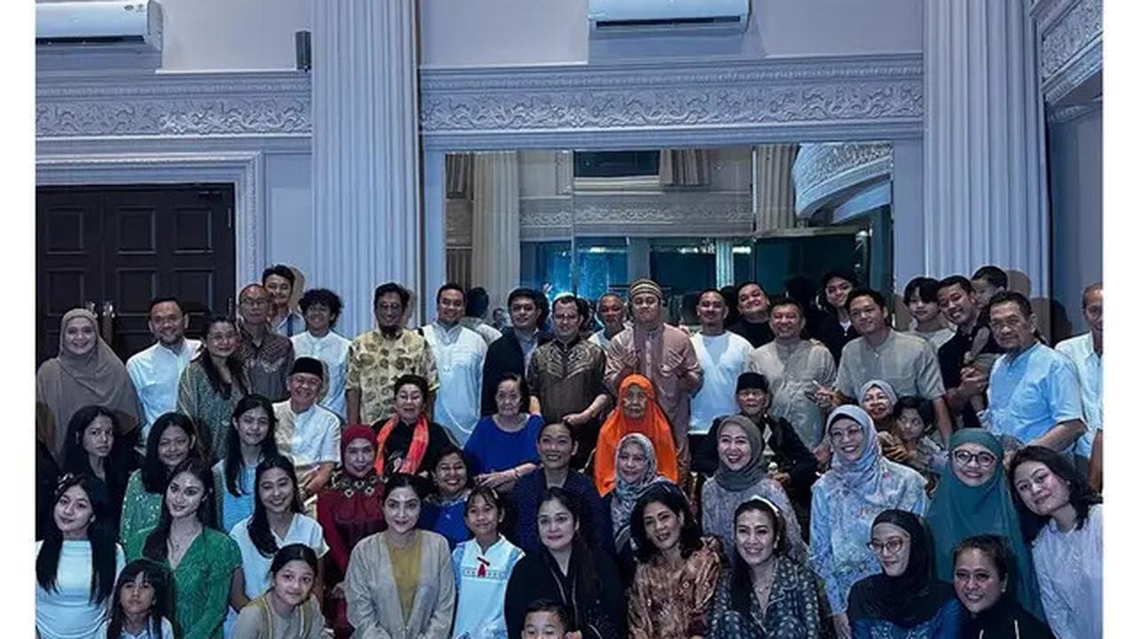 6 Potret Kehangatan Liza Natalia dan Ashanty di Acara Bukber Keluarga Besar