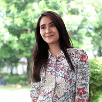 Aktris Ryana Dea kini tengah menantikan kehamilan anak pertama setelah dipersuting Puadin Redi pada lima bulan  lalu. Seringkali mendapat pertanyaan soal hamil, tak jarang Ryana merasakan risih. (Deki Prayoga/Bintang.com)