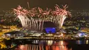 Atraksi kembang api menjadi penutup dalam Pesta Penutupan SEA Games 2015 di National Stadium, Singapura (16/6/2015). (Singapore SEA Games Organising Committee / Action Images via Reuters)