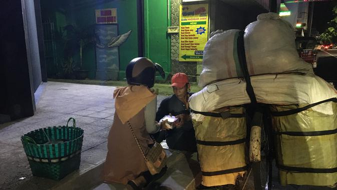 Aksi bagi nasi relawan Positive Vibes. (Dok. Positive Vibes)