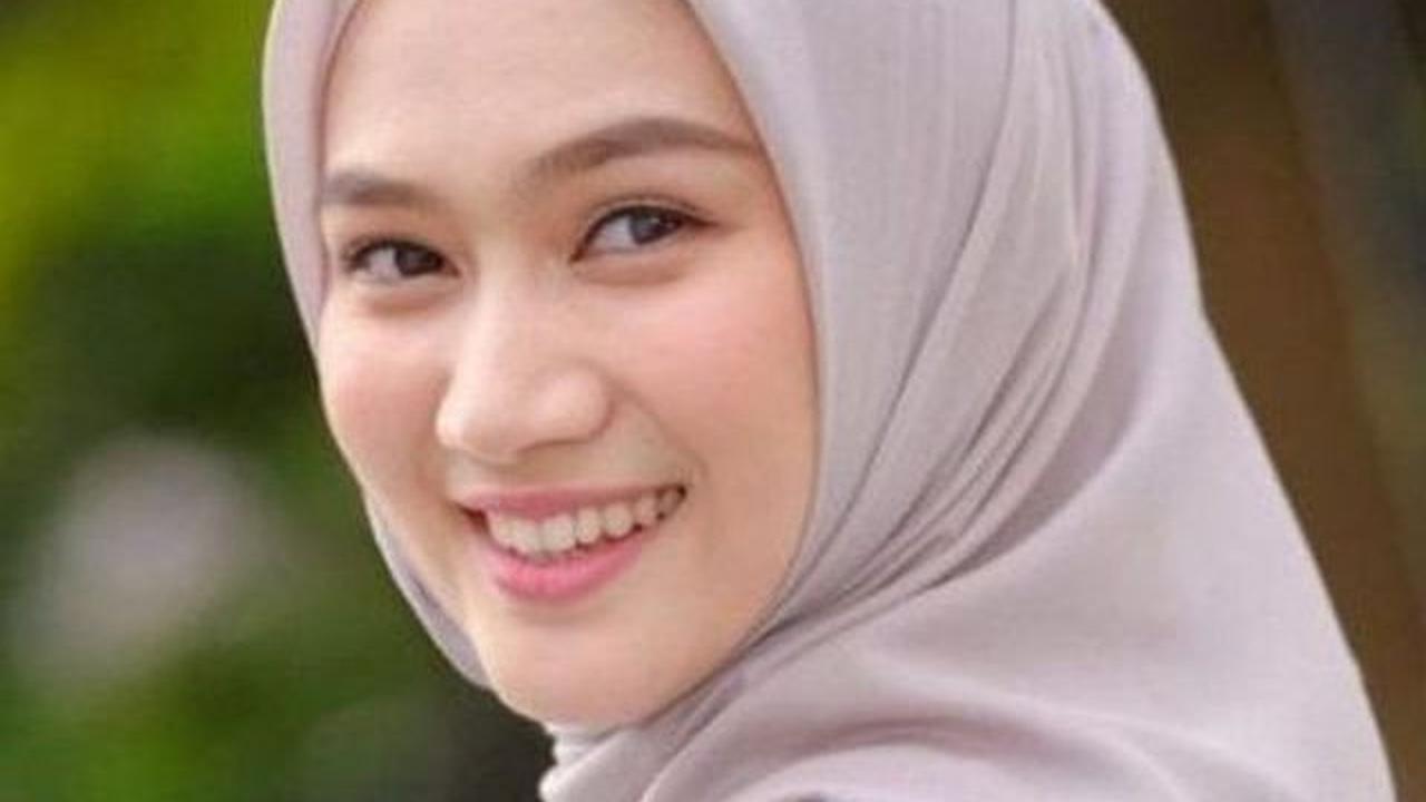 Melody adalah mantan member JKT48 dari generasi pertama. Saat masih aktif sebagai anggota, perempuan kelahiran 1992 ini jadi salah satu yang paling banyak penggemarnya.