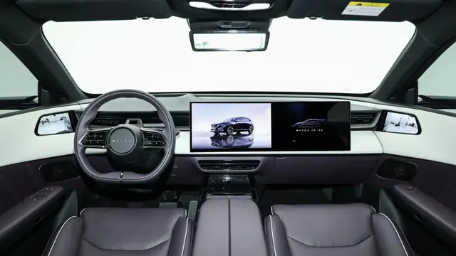Layar Lebar 5K dan Kemewahan Kabin Mazda CX-6e