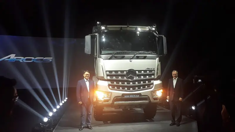 PT Daimler Commercial Vehicle Indonesia meluncurkan new Mercedes-Benz Actros dan Arocs.