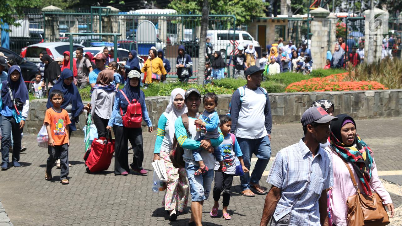 Libur Panjang, Warga Padati Kawasan Kebun Binatang Ragunan