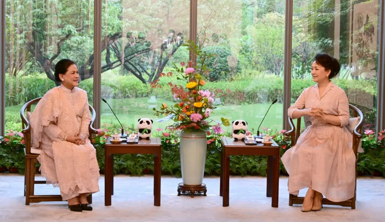 <p>Iriana Jokowi dan Peng Liyuang habiskan waktu dengan ngeteh hingga makan malam. [Dok. Sekretariat Presiden]</p>